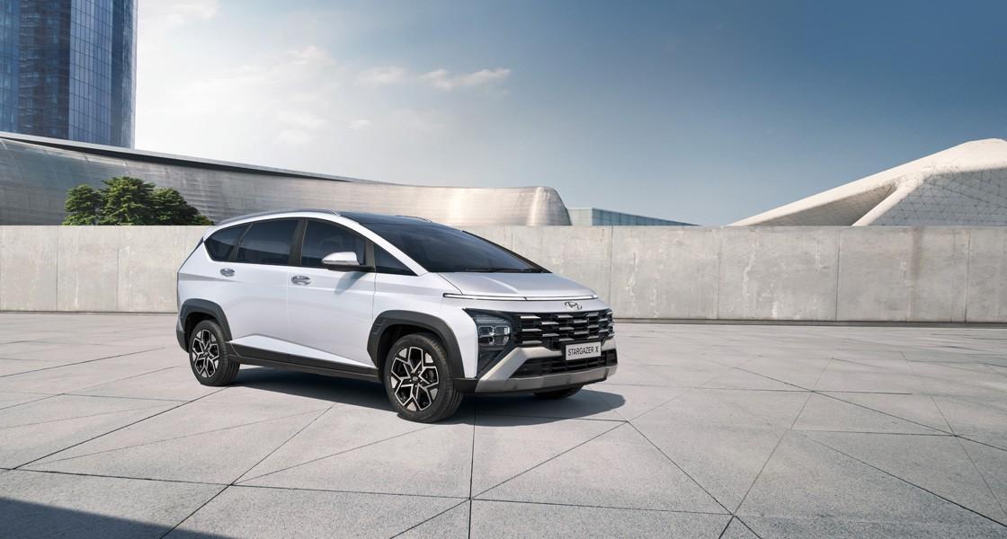 Hyundai Stargazer X 1